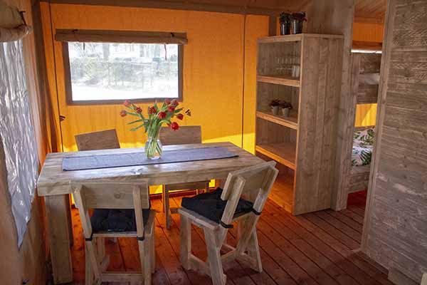 Eettafel van safaritent Het Edelhert